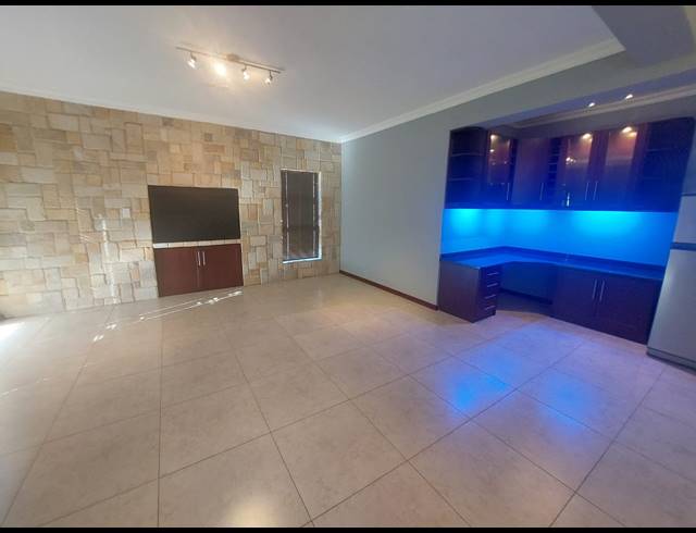 4 BEDROOM HOUSE FOR SALE IN COUNTRY CLUB